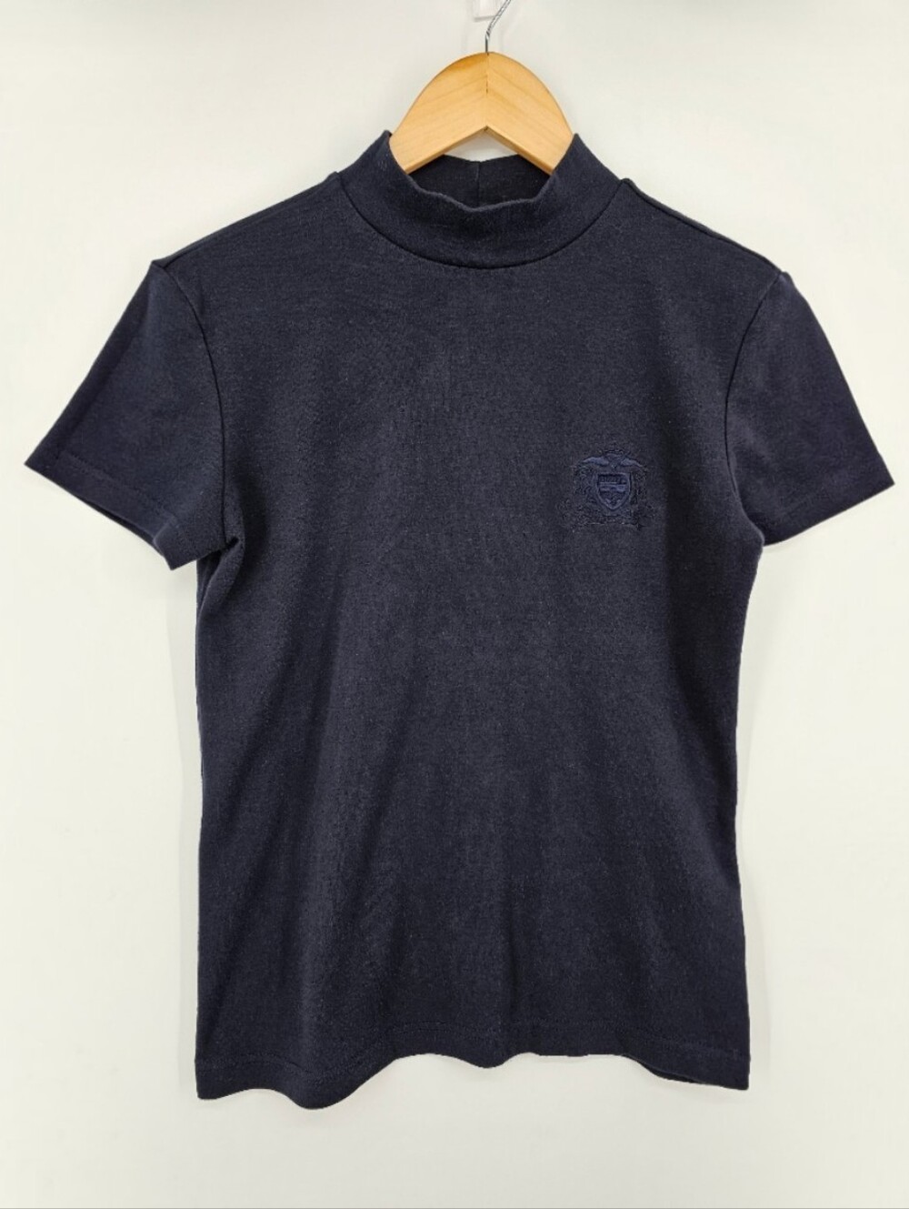 DKNY Classic Vintage Y2K Navy Blue Mock Neck Embroidered Crest Tee Women's Small